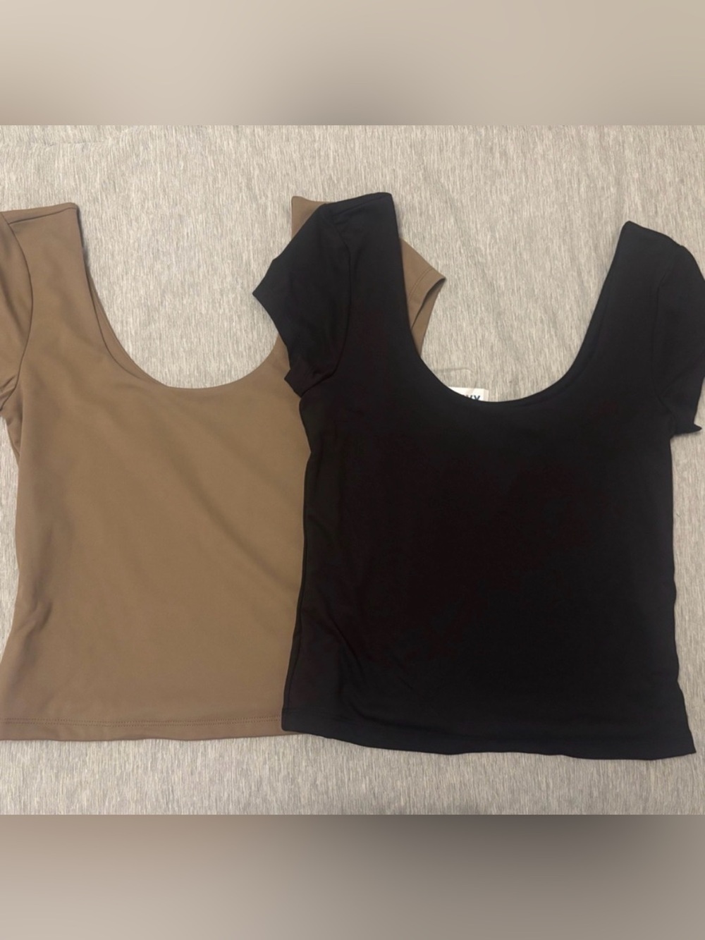 2 Women’s Scoop Neck Short Sleeve Tops- Black and Tan